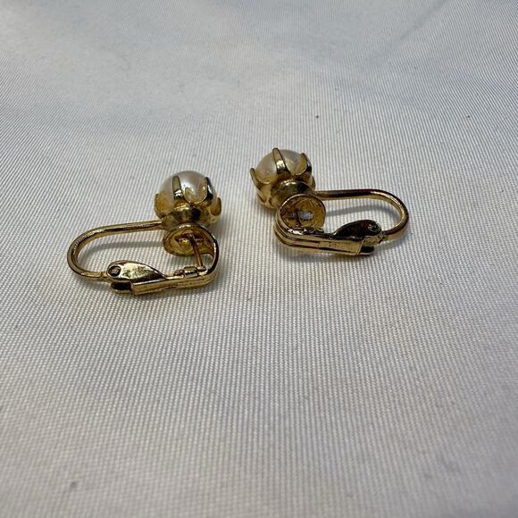 Vintage Gold Tone Faux Pearl Prong Set Earrings Clip On Post Back Hybrid - Picture 2 of 5